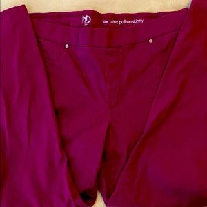 New plum colored pull on skinny jeans